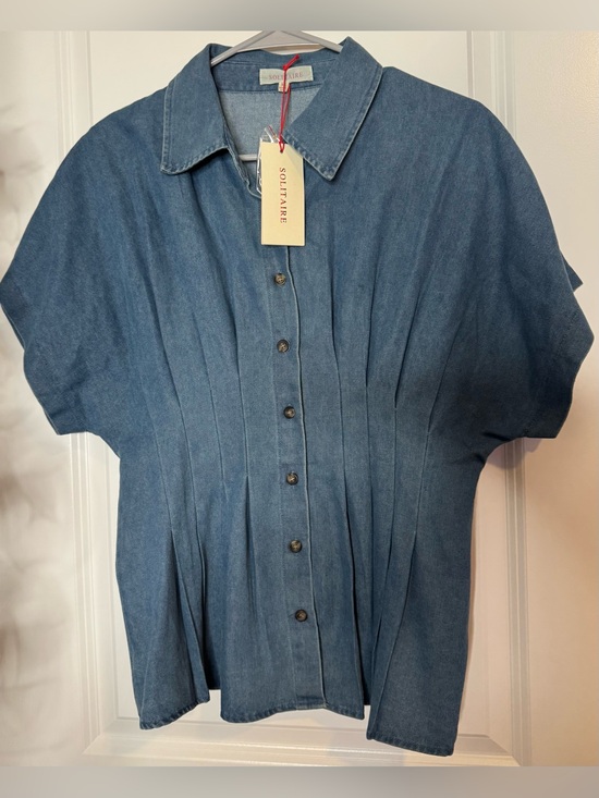 Solitaire Tops - Solitaire Denim Button-Down Pleated Women's Top - Blue cotton blend size MD